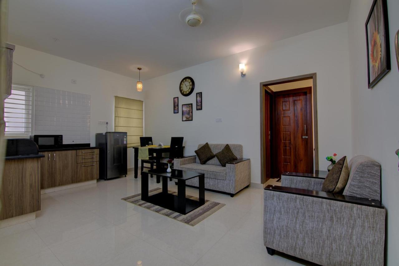 Sunshine Suites Grand Deluxe Bangalore Exterior foto